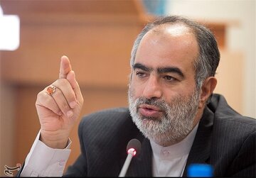 طعنه سنگین حسام الدین آشنا به پوشش رهبر تحریرالشام