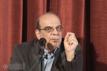 هشدار عباس عبدی به اصولگرایان: این تصور را که می‌توان مردم را از حیات سیاسی و اجتماعی حذف کرد از ذهن خود بیرون کنید