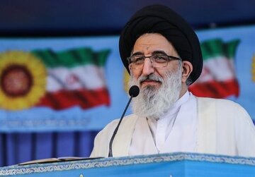امام جمعه کرج: آمریکا گرفتار بی‌برقی است/ در پنج ایالت حدود ۲۴ هزار مشترک در خاموشی مطلق هستند بعد ایران را متهم می‌کنند
