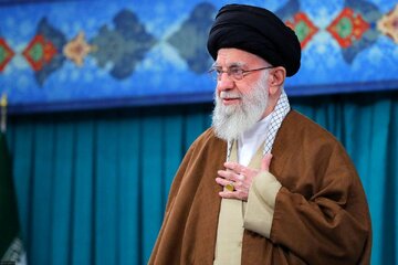 تصویری از دست‌نویس رهبر انقلاب در بازدید از آرامگاه فردوسی/ متن یادداشت چه بود؟