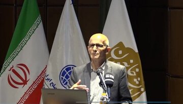 بقای ایران و پویایی طبقات اجتماعی در تحلیل فراستخواه از شاهنامه/ شناخت ایرانیان از طریق اسطوره هایش / با شاهنامه و خودیابی حاصل از آن به توسعه می رسیم